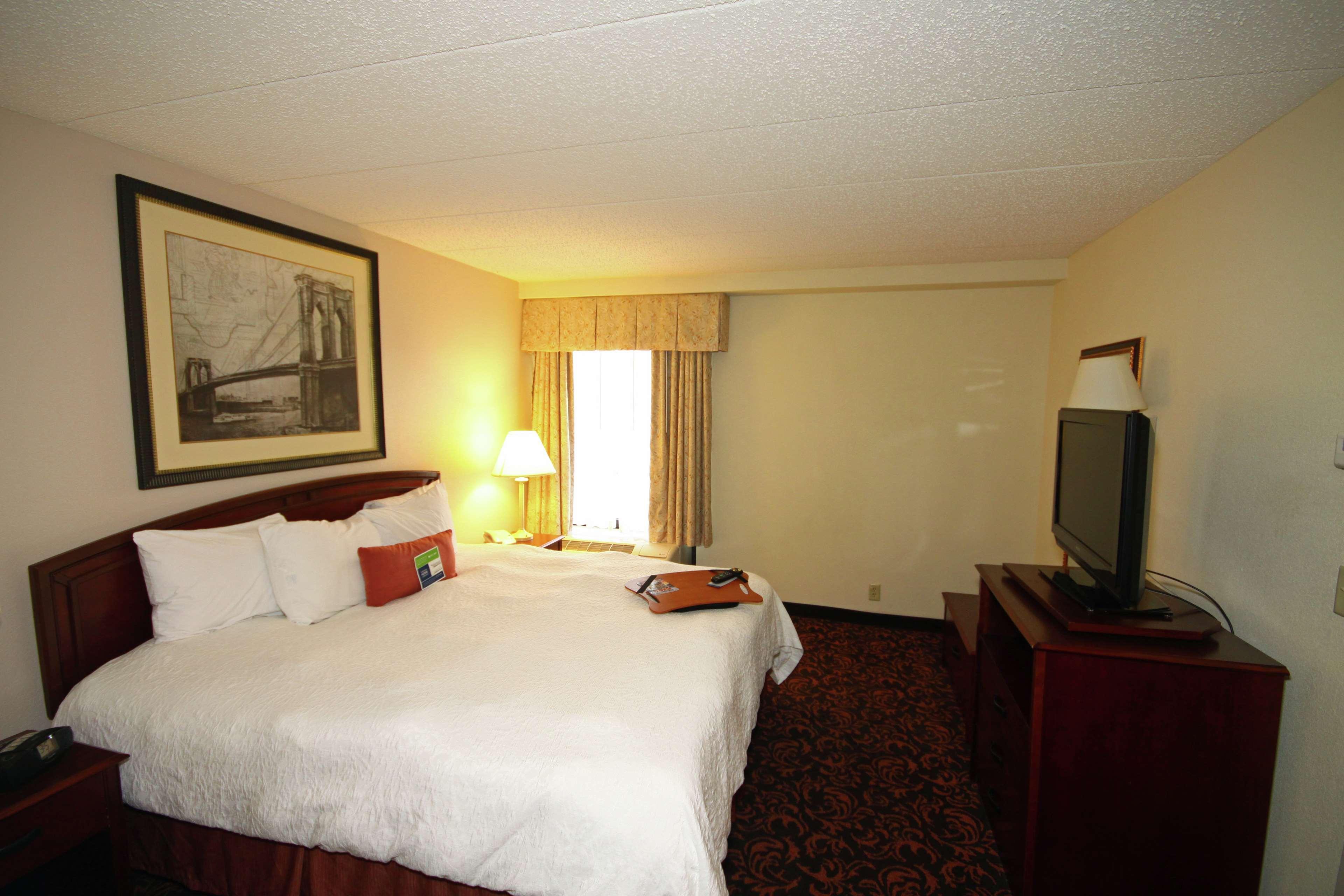 Hampton Inn Woodbridge Exterior photo