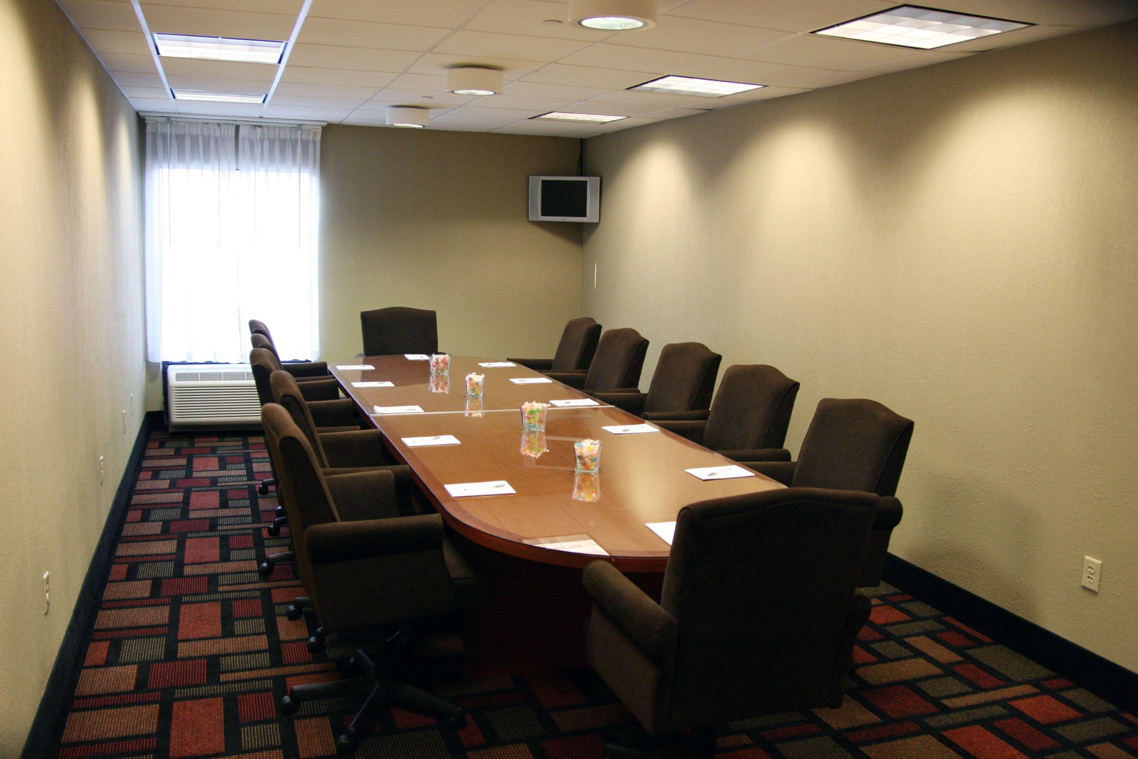 Hampton Inn Woodbridge Facilities photo