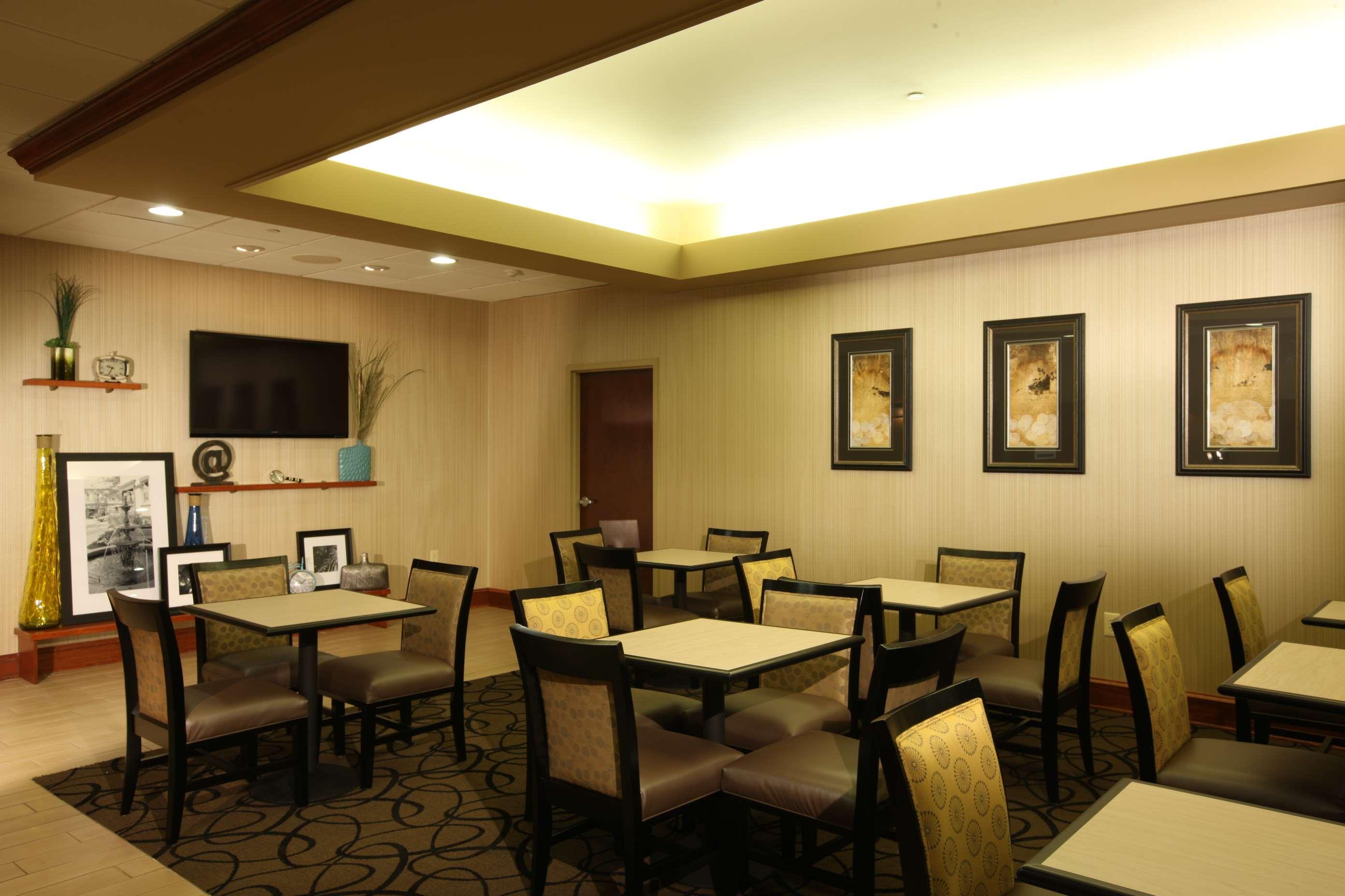 Hampton Inn Woodbridge Exterior photo