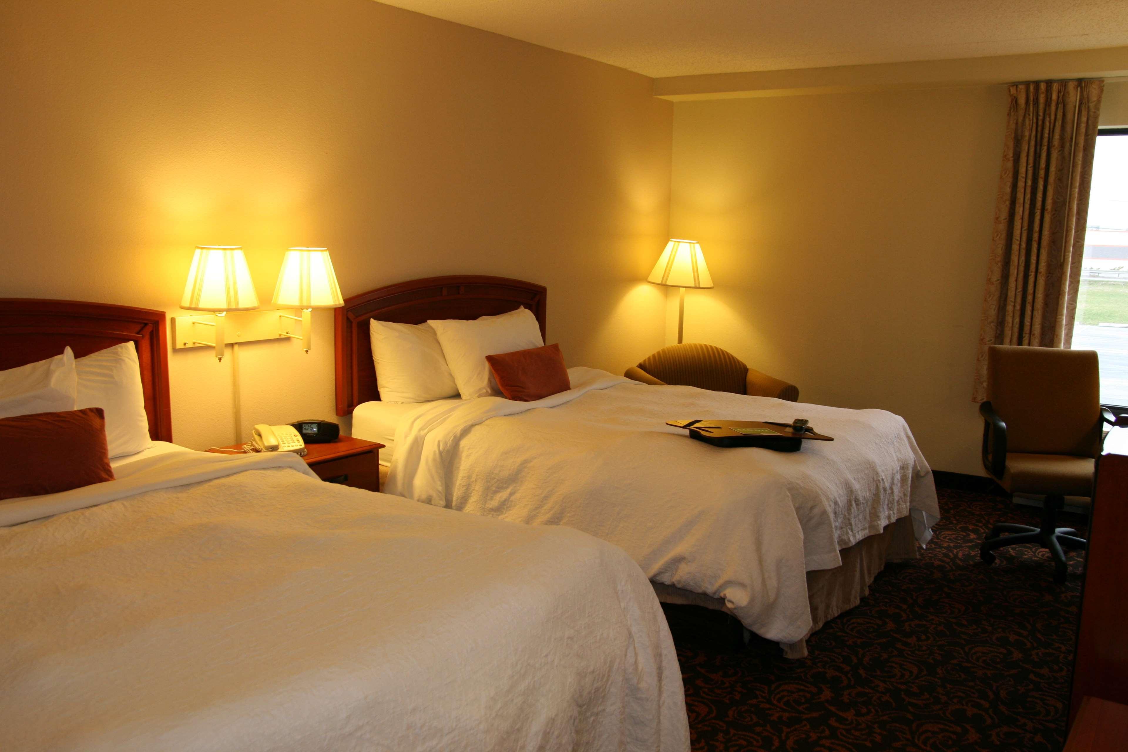 Hampton Inn Woodbridge Exterior photo