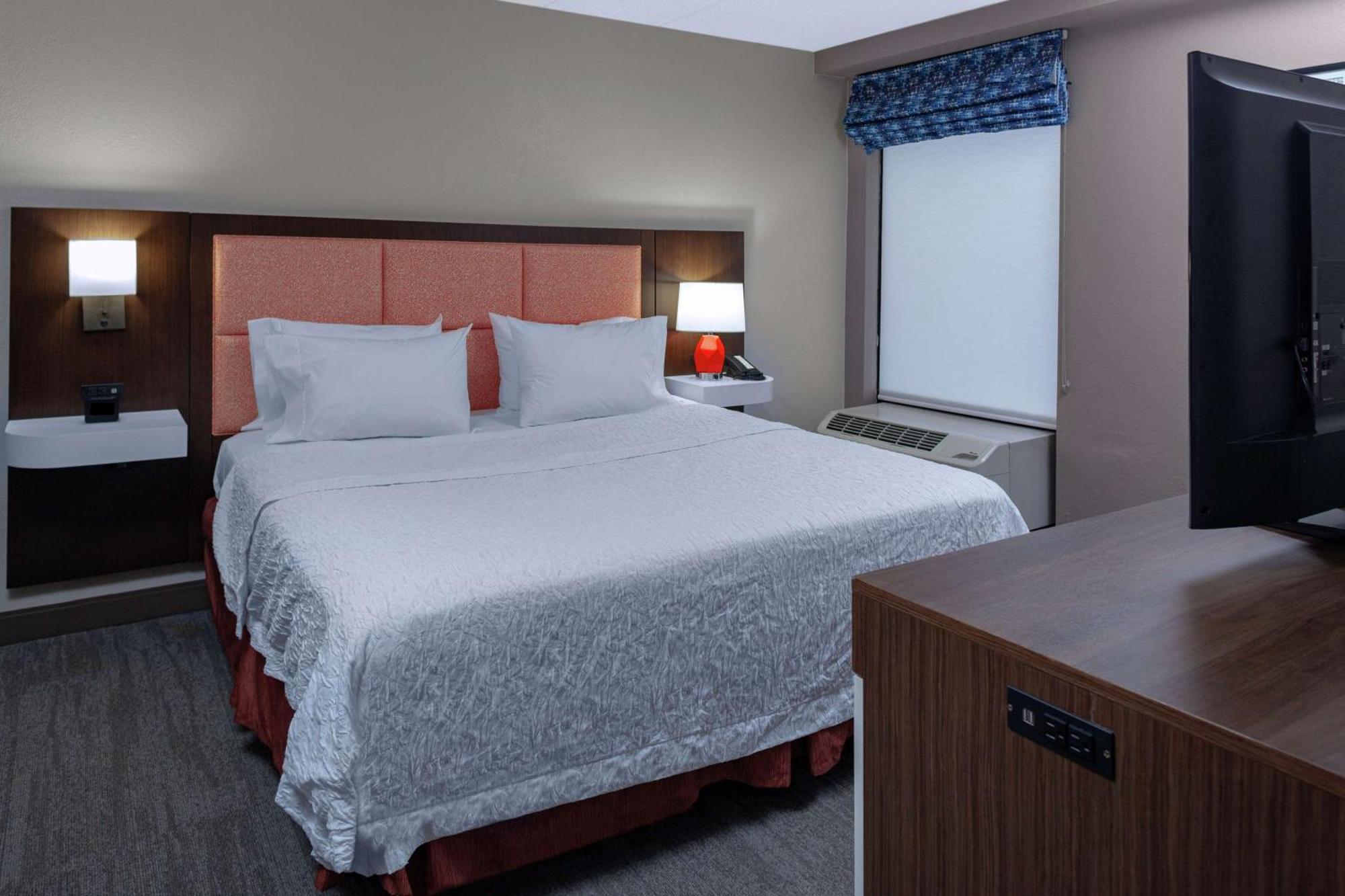 Hampton Inn Woodbridge Exterior photo