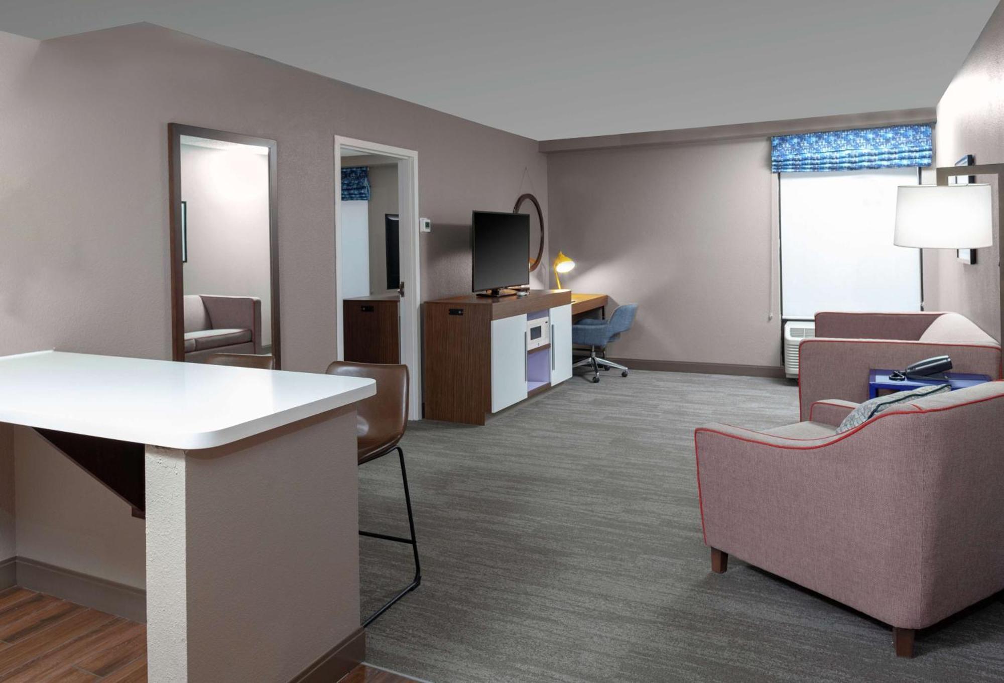 Hampton Inn Woodbridge Exterior photo
