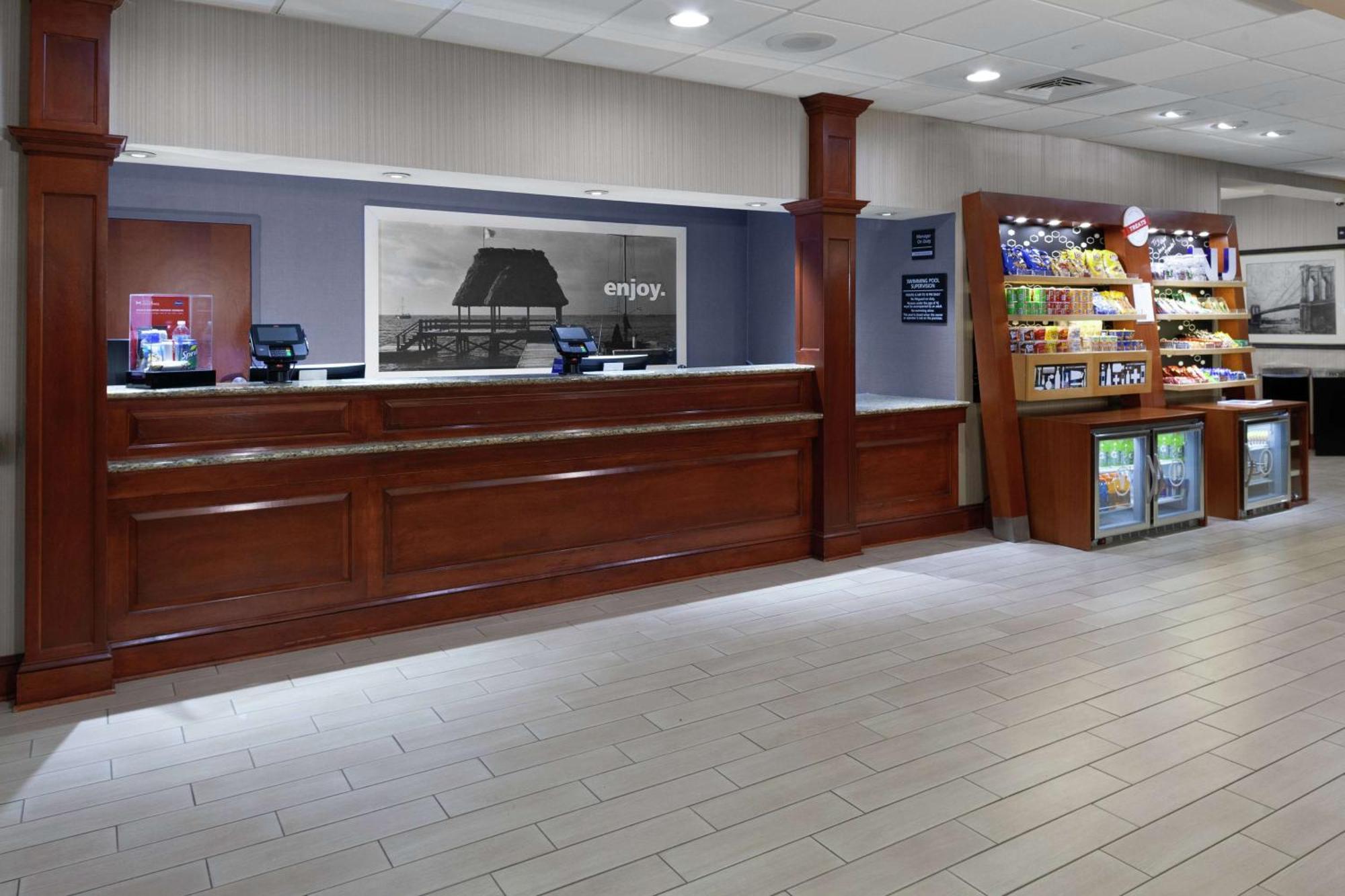 Hampton Inn Woodbridge Exterior photo