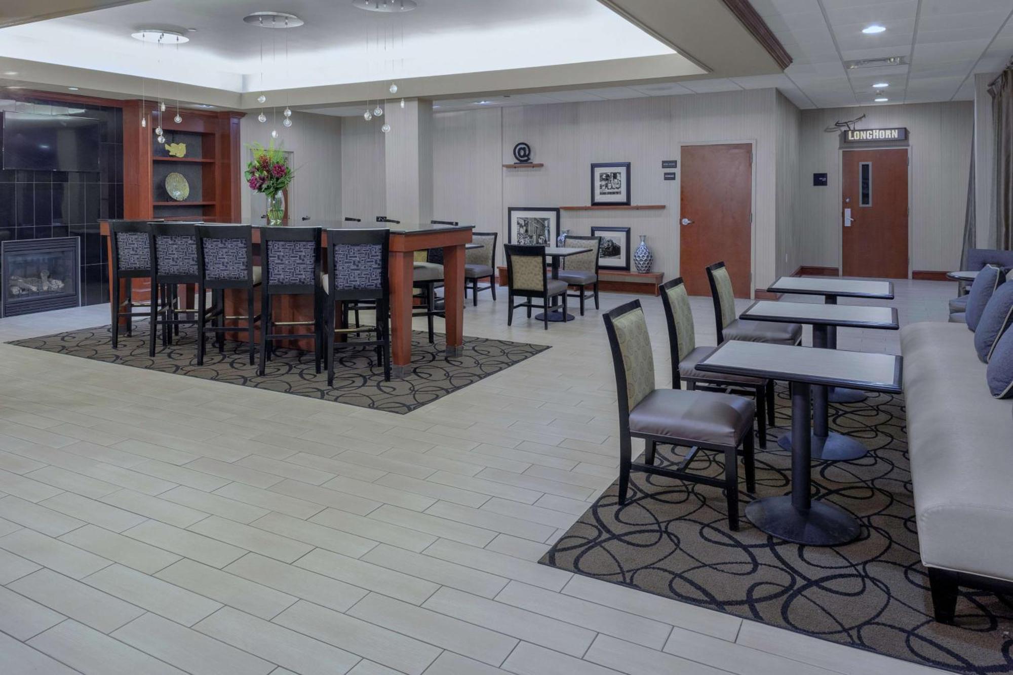Hampton Inn Woodbridge Exterior photo
