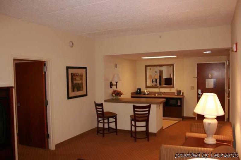Hampton Inn Woodbridge Room photo