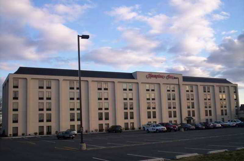 Hampton Inn Woodbridge Exterior photo