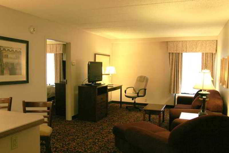Hampton Inn Woodbridge Room photo